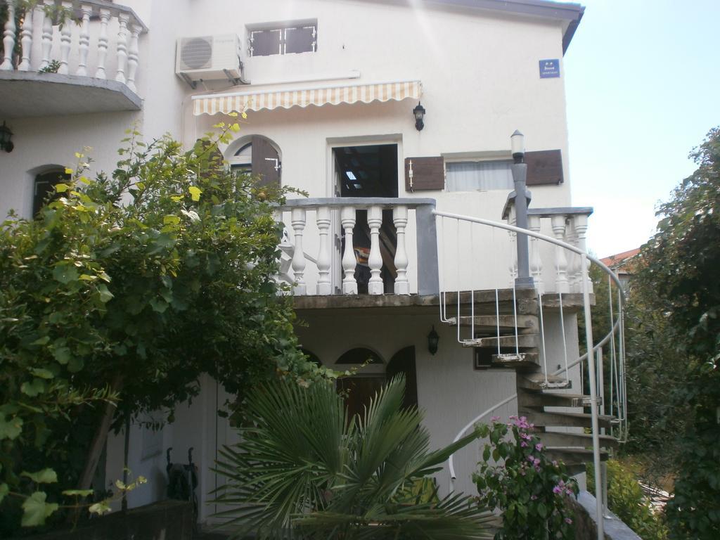 Apartmani Marija Starigrad Paklenica Esterno foto