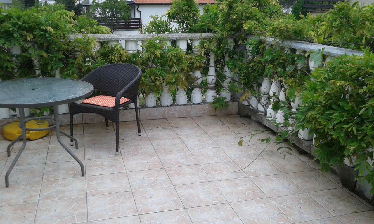 Apartmani Marija Starigrad Paklenica Esterno foto